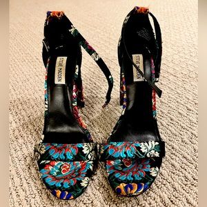 Steve Madden black floral heels